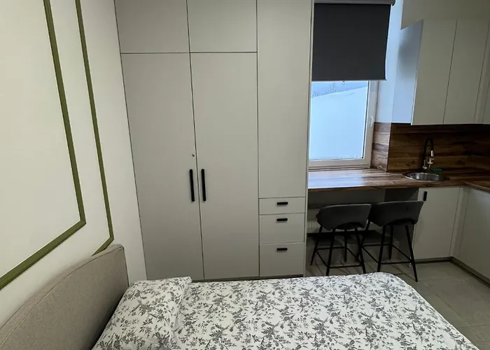 16 Airport Apartament *